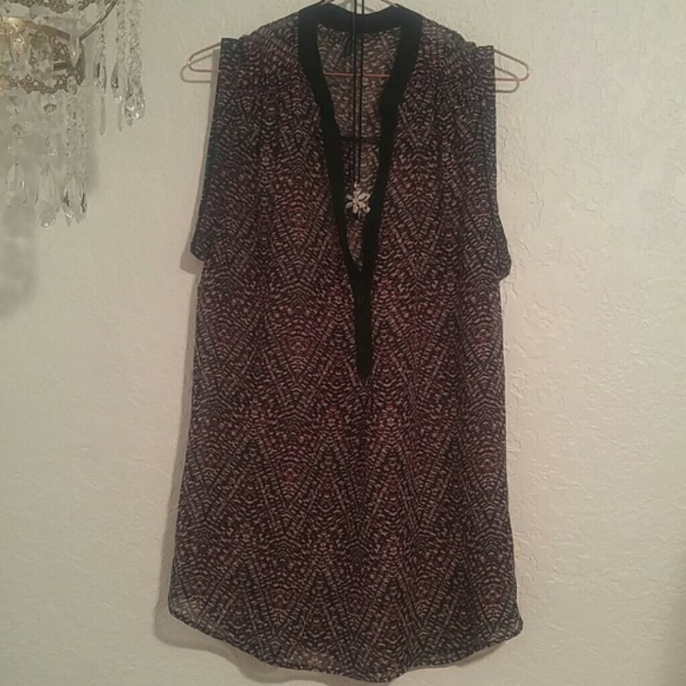 Maurices Sheer V-Neck Pullover Rounded Hem Gathered Back Blouse SZM
